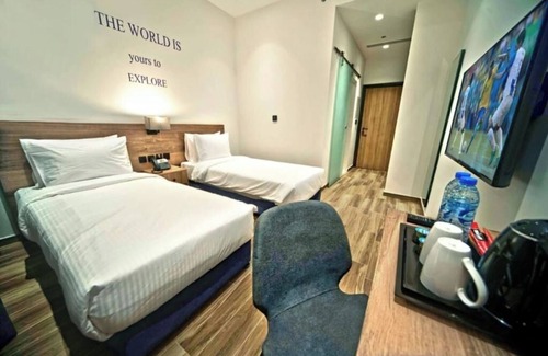 Jadaf Hotel | Standard King Or Twin Room Near Real Mini Mart