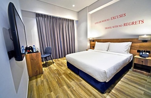 Jadaf Hotel | Standard King Or Twin Room Near Real Mini Mart
