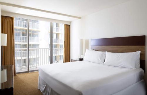 Waikiki Hotel | Standard King Room at Park Shore Waikiki