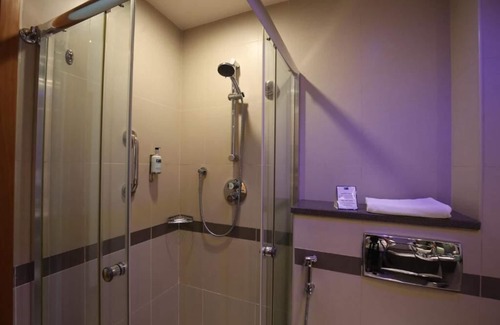 Garhoud House | Standard Room Near Dubai Airport Terminal 3