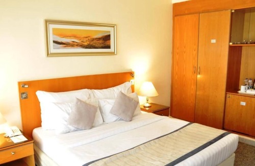 Al Muraqqabat House | Standard Room Near Safeer Market By Luxury Booking Ab