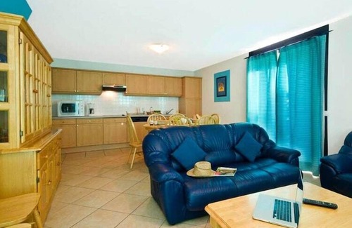 Vidauban House | Standard Terraced House in Résidence