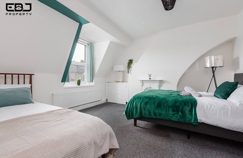 Kirkdale House | Stanley House ★ 7 doubles! ★ Parking! ★ City Links