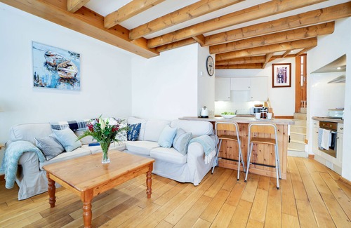 Port Isaac Cottage | Stanley House used as Doc Martin's nail bar, sleeps 6+dogs