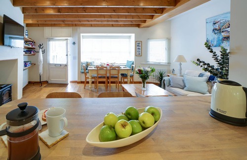 Port Isaac Cottage | Stanley House used as Doc Martin's nail bar, sleeps 6+dogs