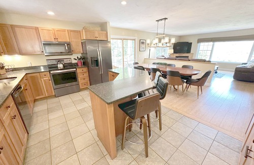 Bartlett House | Stanton Overlook Lodge @Attitash Sleeps 18