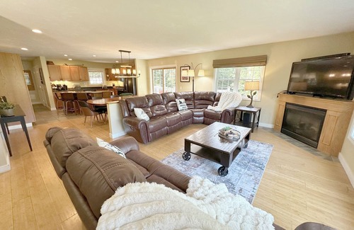 Bartlett House | Stanton Overlook Lodge @Attitash Sleeps 18
