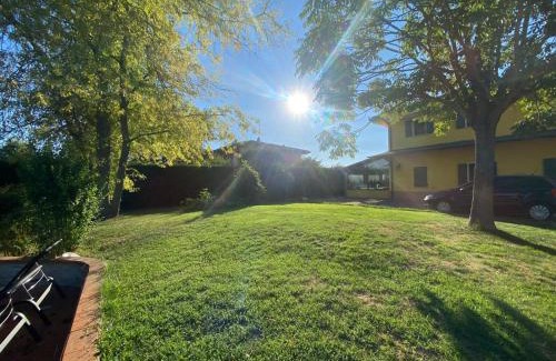 Budrio House | Stanza in Villa immersa nel verde con WiFi Vicino Bologna