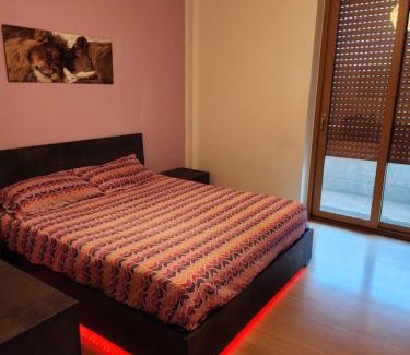 Famagosta House | Stanza privata in appartamento condiviso vicino a Milano centro