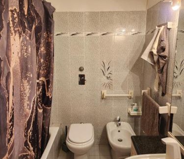 Famagosta House | Stanza privata in appartamento condiviso vicino a Milano centro