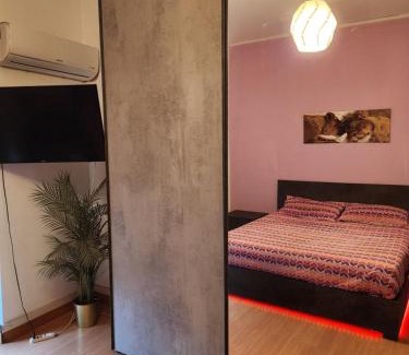 Famagosta House | Stanza privata in appartamento condiviso vicino a Milano centro