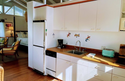 Kailua House | 'Star of Hawaii' Beachside, Pool, Steps to Beach - Great for Families