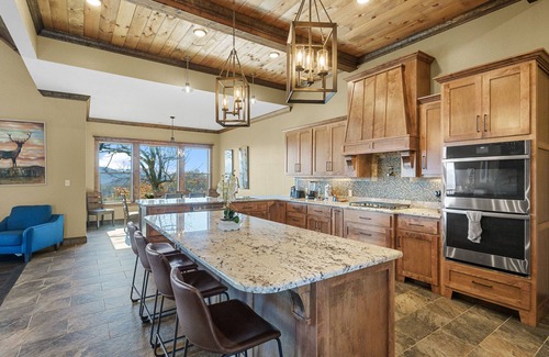 Gatlinburg - Pigeon Forge Ski Chalet | Star Of The Summit, Private Pool, Breathtaking Mountain Views, FREE Tickets!