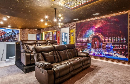 Kissimmee House | Star Wars Slide + Mario Kart Beds + Poolside Bliss Near Disney