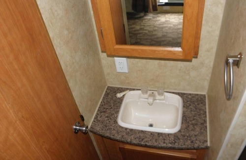 Oshkosh RV Rental | Starcraft AutumnRidge Camper