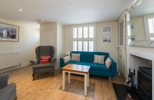 Broadstairs Cottage | Starfish Cottage is a charming retreat in Broadstairs, sleeping six, 30 seconds from the beach