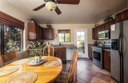 West Sedona House | Stargazer’s Escape: Sweeping Red Rock Views From Four Balconies