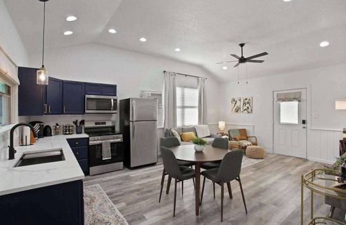 Canyon Lake Cabin | Starlight Horizon Cabin R – Hot Tub & Retreat | Pet-Friendly Texas Hill Country