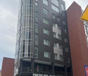 Queens Hotel | Starlight Hotel Near LGA Airport