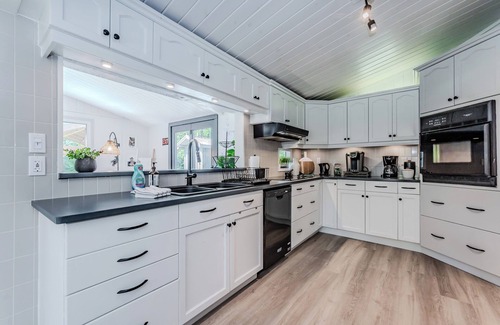 Northern Bruce Peninsula Cabin | Starry Haven: Serene Retreat with Hot Tub