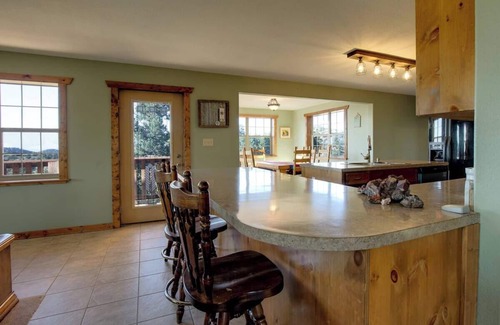 Westcliffe Cabin | Starry Peaks Lodge - a mountain all to yourself. Get away or stay connected.