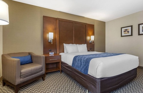 Cody House | Start Your Adventure Right w/Our Comfy Room & Complimentary Breakfast