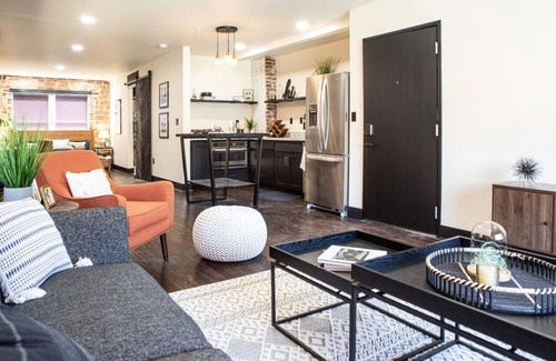 Maple Ridge Apartment | State of Art Studio: Historic and Modern