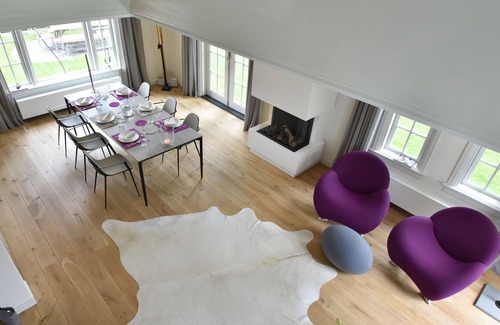 Bergen Villa | Stately Villa in Bergen near the Forest