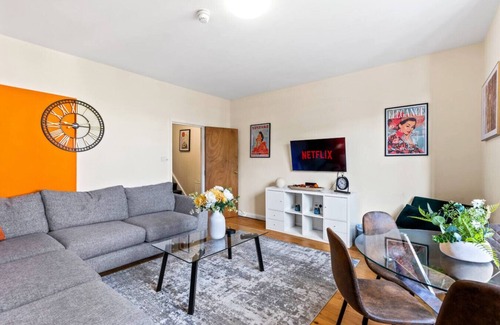Brighton City Centre Apartment | Station 10 Beds | Contractor | Central | Sleeps 12