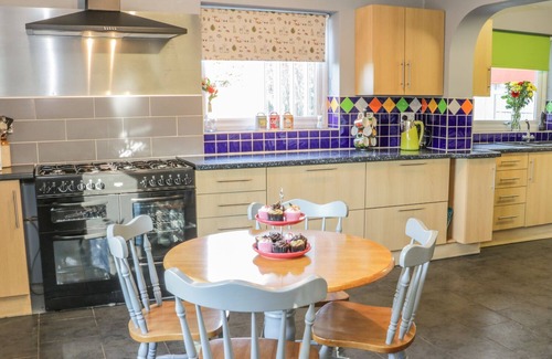 Condover Cottage | STATION HOUSE, pet friendly, with hot tub in Condover