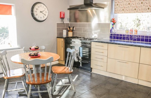 Condover Cottage | STATION HOUSE, pet friendly, with hot tub in Condover