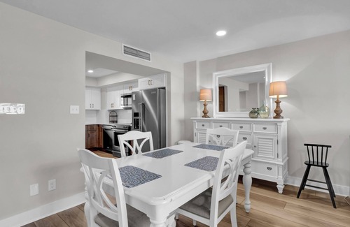 Wrightsville Beach Condo | Station One - 2D- Oceanfront condo community pool, tennis, beach