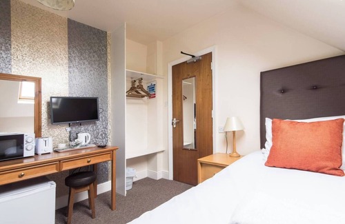 Beeston Hotel | Station Road - Contemporary 1bedroom Flat with 1 single bed & ensuite bath