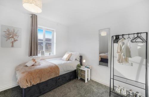 Langley Marish House | Station & Shops 3min walk I Heathrow 15 mins I x2 Ensuites I Parking x2