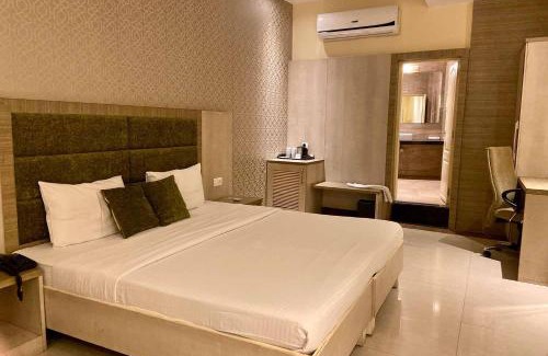 Kanpur Hotel | Status Business Hotel - Naveen Market