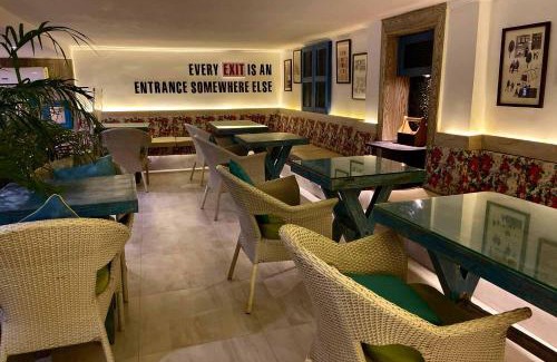 Kanpur Hotel | Status Business Hotel - Naveen Market