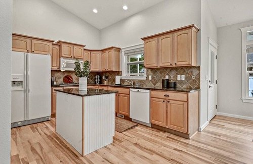 Garden City House | Stay 3 Nights or Longer Now Until March 15th and Get 15% Off