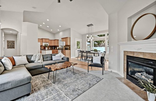 Garden City House | Stay 3 Nights or Longer Now Until March 15th and Get 15% Off