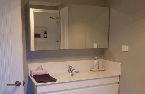 Little Forest Cabin | Stay 5 mins from Milton in a new private farm stay cabin