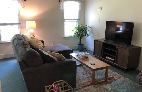 Woodstock House | Stay and Play! Walk to Town, Onsite Restaurant, Golf Included.