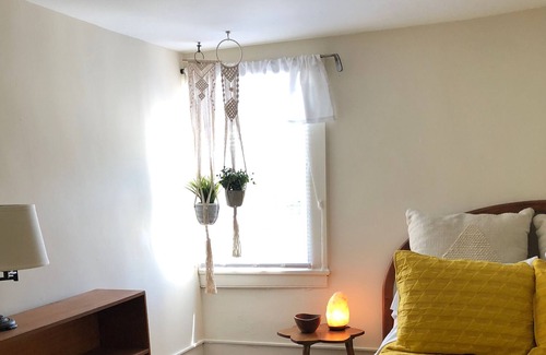 Woodstock House | Stay and Play! Walk to Town, Onsite Restaurant, Golf Included.