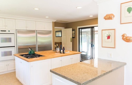 Sonoma House | Stay at Roche Winery's Sonoma Vineyard Retreat
