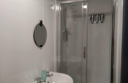St. Thomas Apartment | Stay at the Osterley - Room 6
