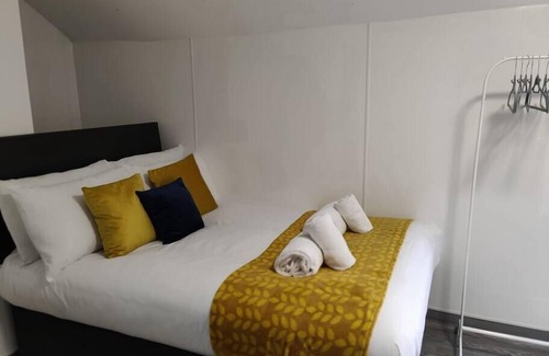 St. Thomas Apartment | Stay at the Osterley - Room 6