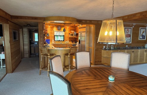 Venetian Shores House | Stay at the Pirate House conveniently located on Snake Creek in Venetian Shores