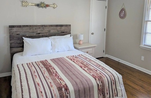 Center Point House | Stay at The Sparrow - 14 minutes to downtown