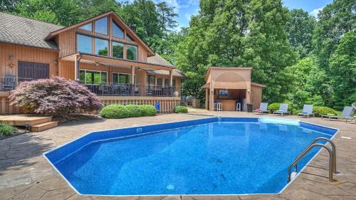 Mayhew House | Stay Awhile by AvantStay Lakefront Pool Dock