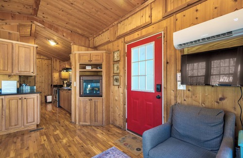 Monteagle Cabin | Stay Awhile @ Trailhead Cabins