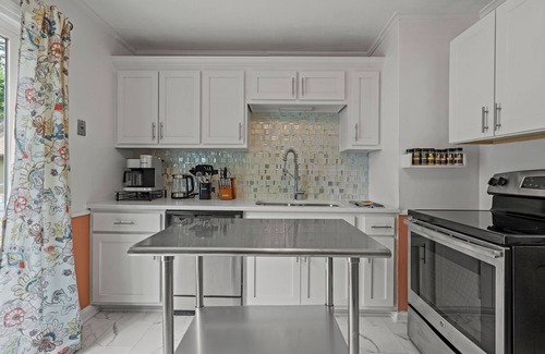 South Kansas City House | Stay Awhile - Waldo Bungalow + Yard!