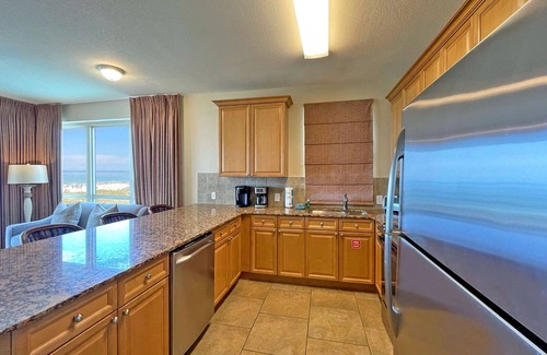 Pensacola Beach Condo | Stay Beachfront at This Relaxing 2BR Beach Club Condo!